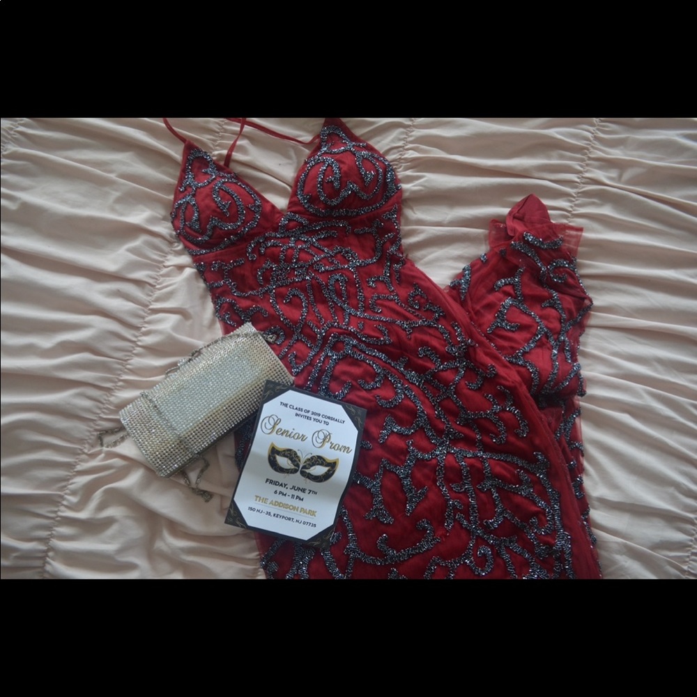 Red Gown - Picture 3 of 9